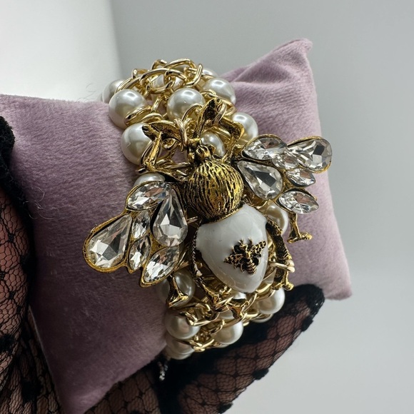 Vintage Luxury Honeybee Gold White Pearl Linked Bracelet - Picture 9 of 14